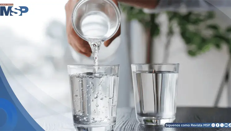 &iquest;Sequedad en la boca, orina oscura y confusi&oacute;n? C&oacute;mo identificar una posible deshidrataci&oacute;n 
