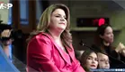 Jenniffer Gonz&aacute;lez firma ley que permite pagar en plazos el dep&oacute;sito de la AAA