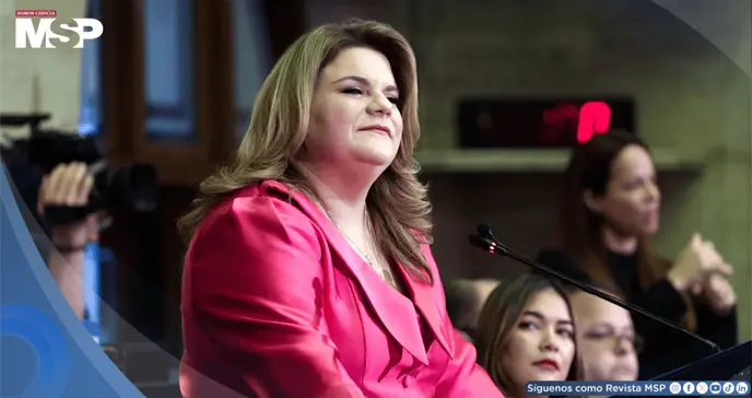 Jenniffer Gonz&aacute;lez firma ley que permite pagar en plazos el dep&oacute;sito de la AAA