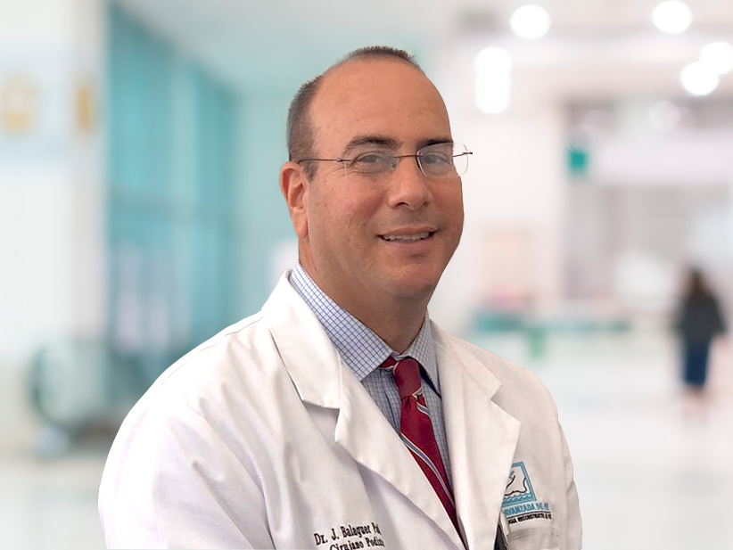Doctor Joaquín Balaguer médico y cirujano podiatra.